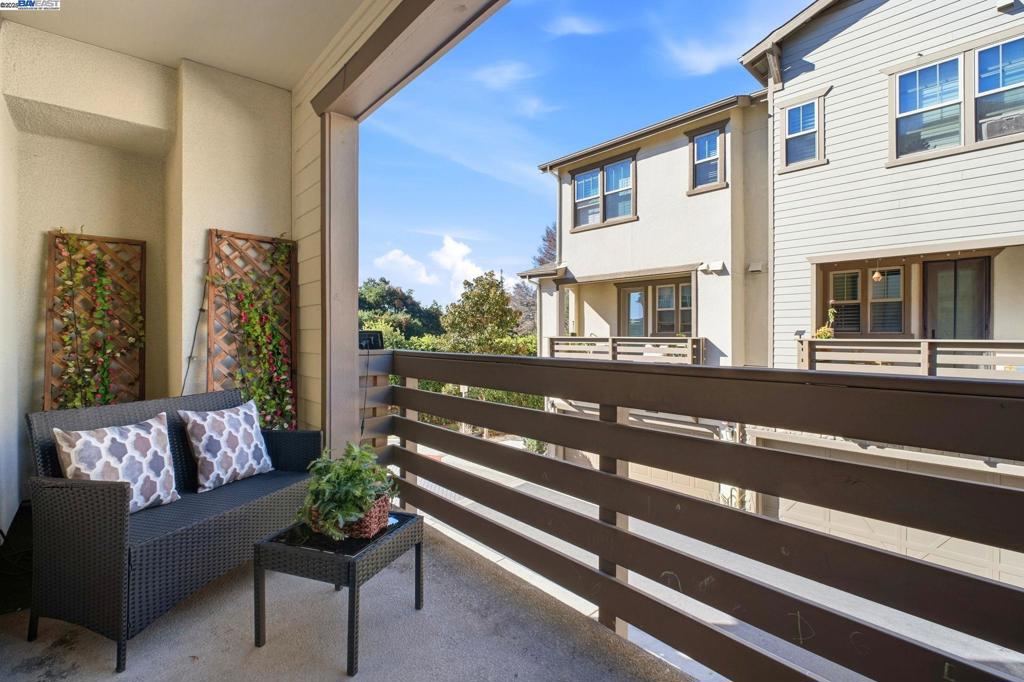 MISSION BLVD - Residential