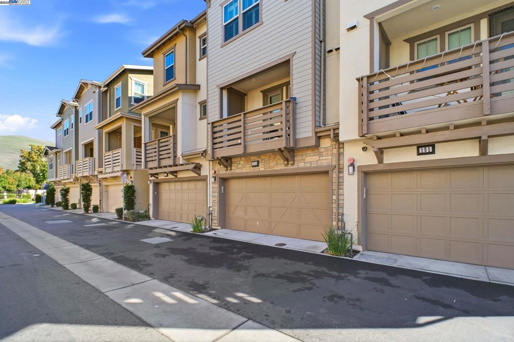 MISSION BLVD - Residential