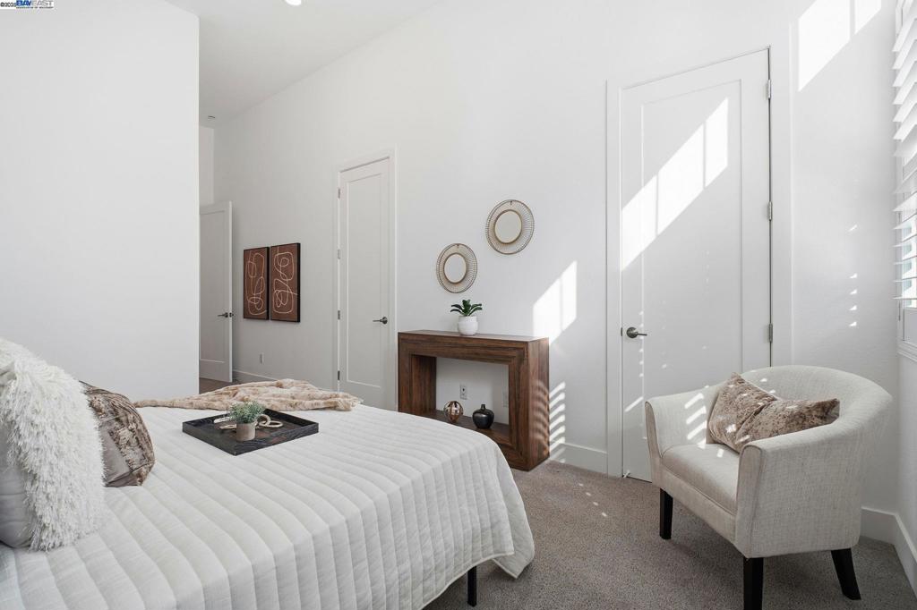 MISSION BLVD - Residential