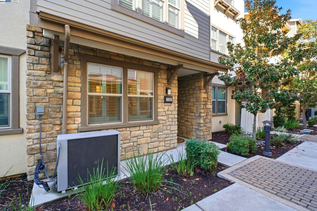 MISSION BLVD - Residential