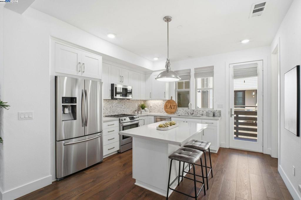 MISSION BLVD - Residential