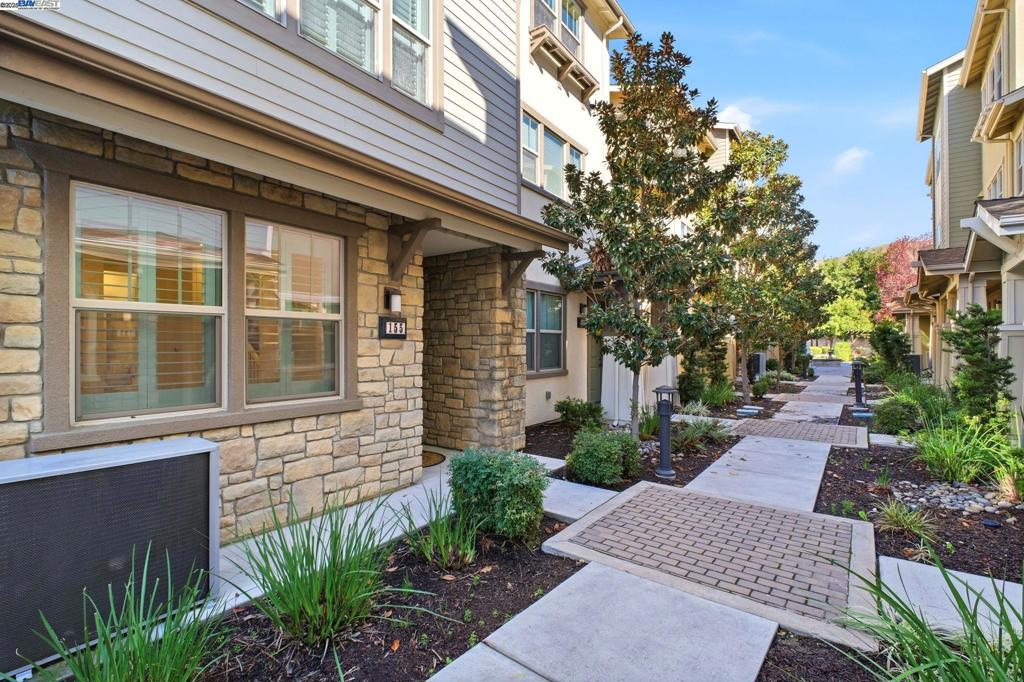 MISSION BLVD - Residential