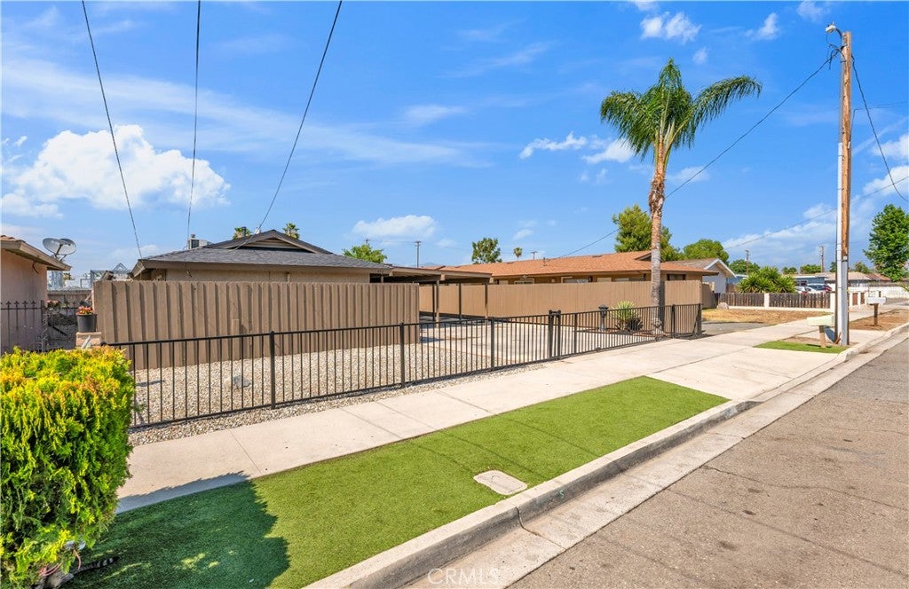 470 W Kimball
