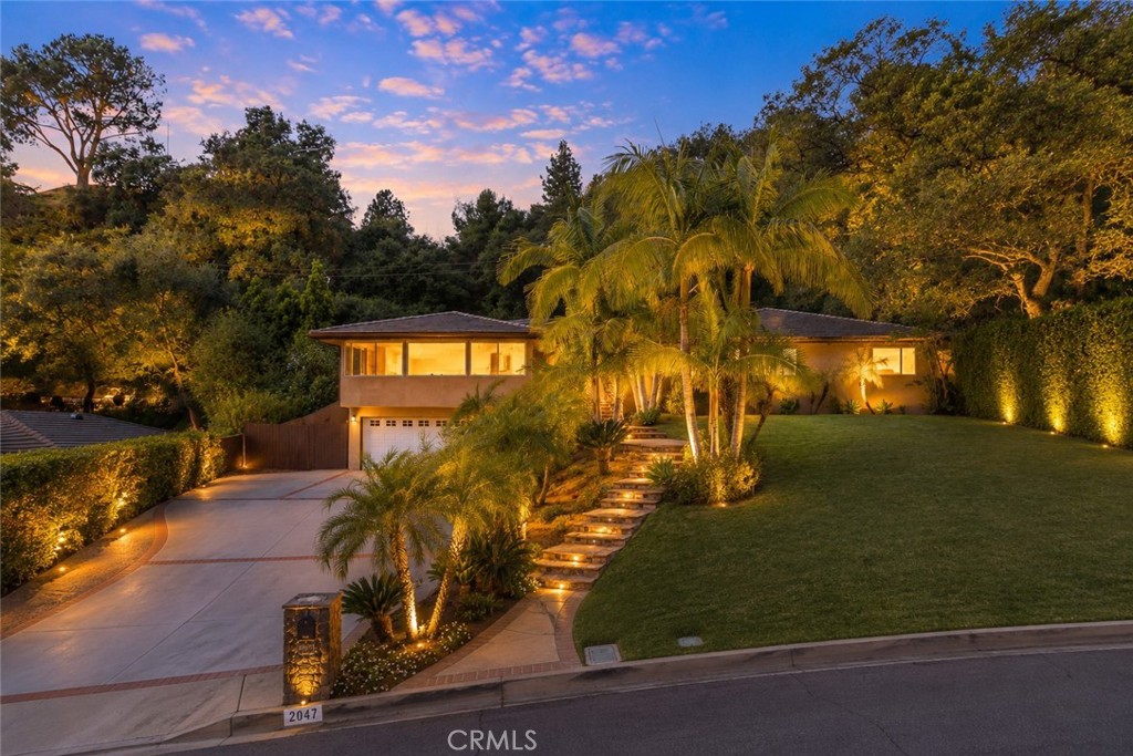 2047 Carolwood