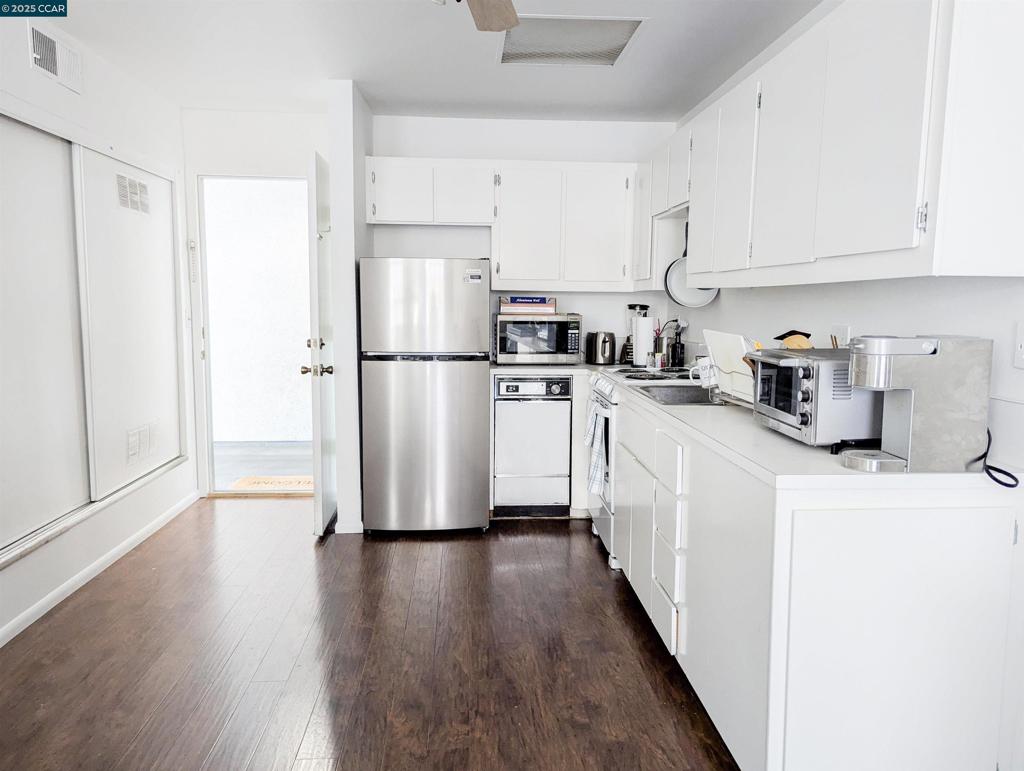 BROADWAY PLAZA - Residential