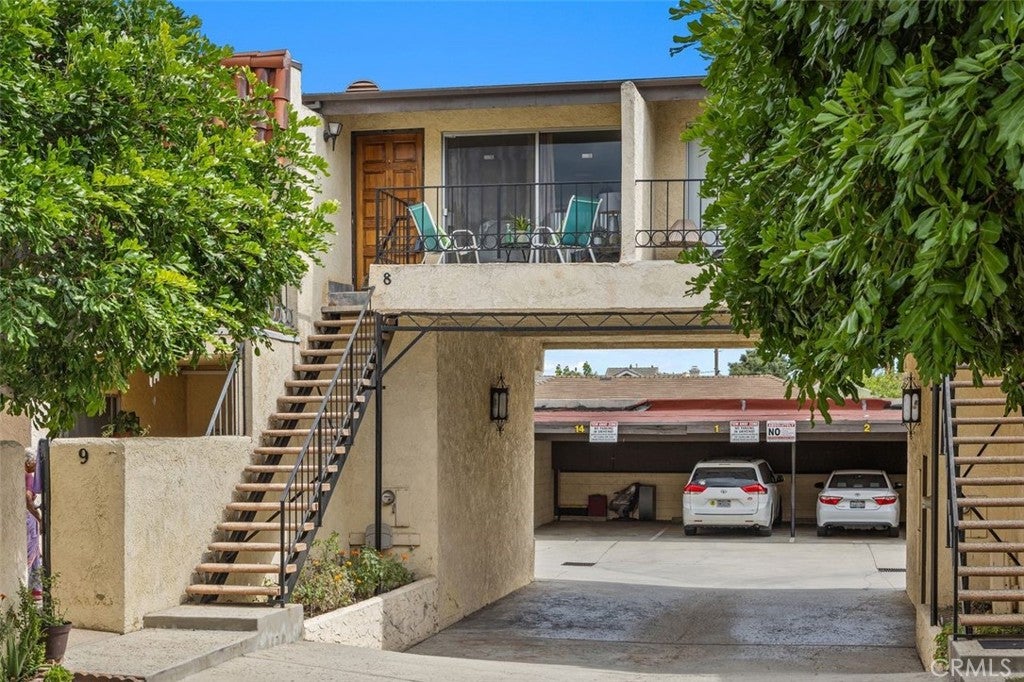 1130 W Huntington Drive 8