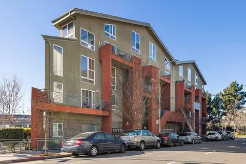 Photo of 675 8Th St St #10, Oakland, CA 94607 (MLS # 41120969)