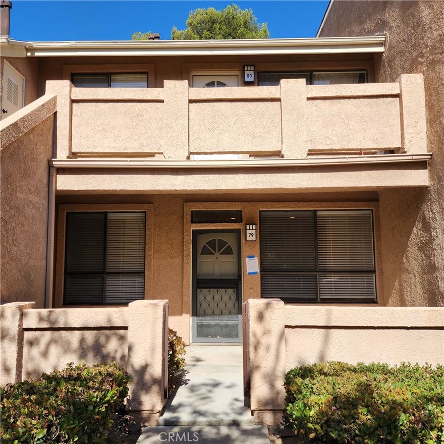 Charming 2-bedroom, 2-bath condo with bright, open living spaces!
Kitchen with custom cabinets and water purifier, hardwood floors throughout the living room and bedrooms, and a private patio perfect for relaxing. One-car garage, unlimited open parking, and appliances (washer, dryer, and refrigerator) provided. Community amenities include two pools, spas, and nearby trails for hiking and biking.
