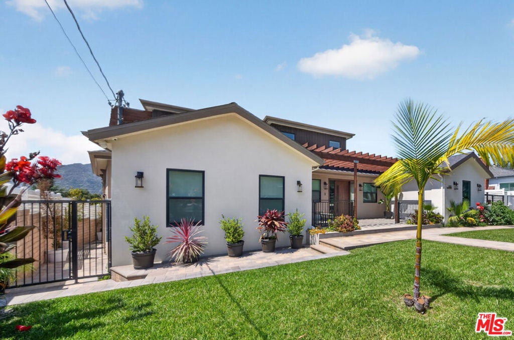 2806 Manhattan Avenue, La Crescenta CA 91214
