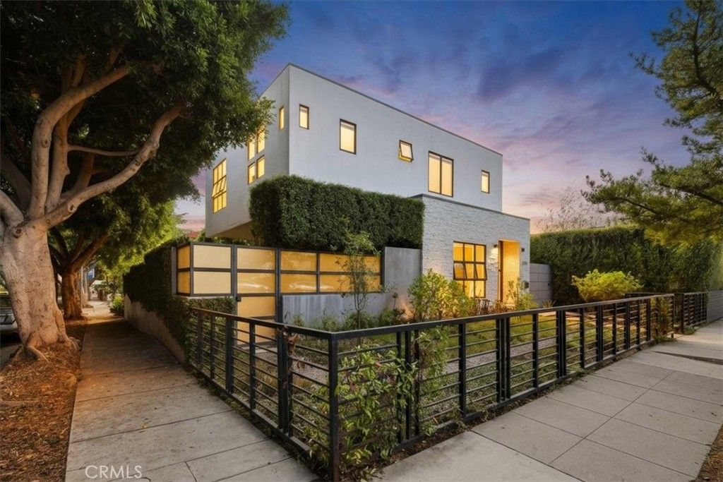 Photo of 2131 Virginia Avenue, Santa Monica, CA 90404 (MLS # PW25218493)