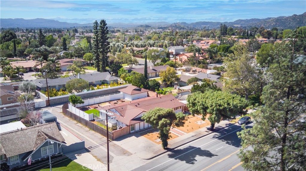 Photo of 20800 Chatsworth St, Chatsworth, CA 91311 (MLS # SR26056164)