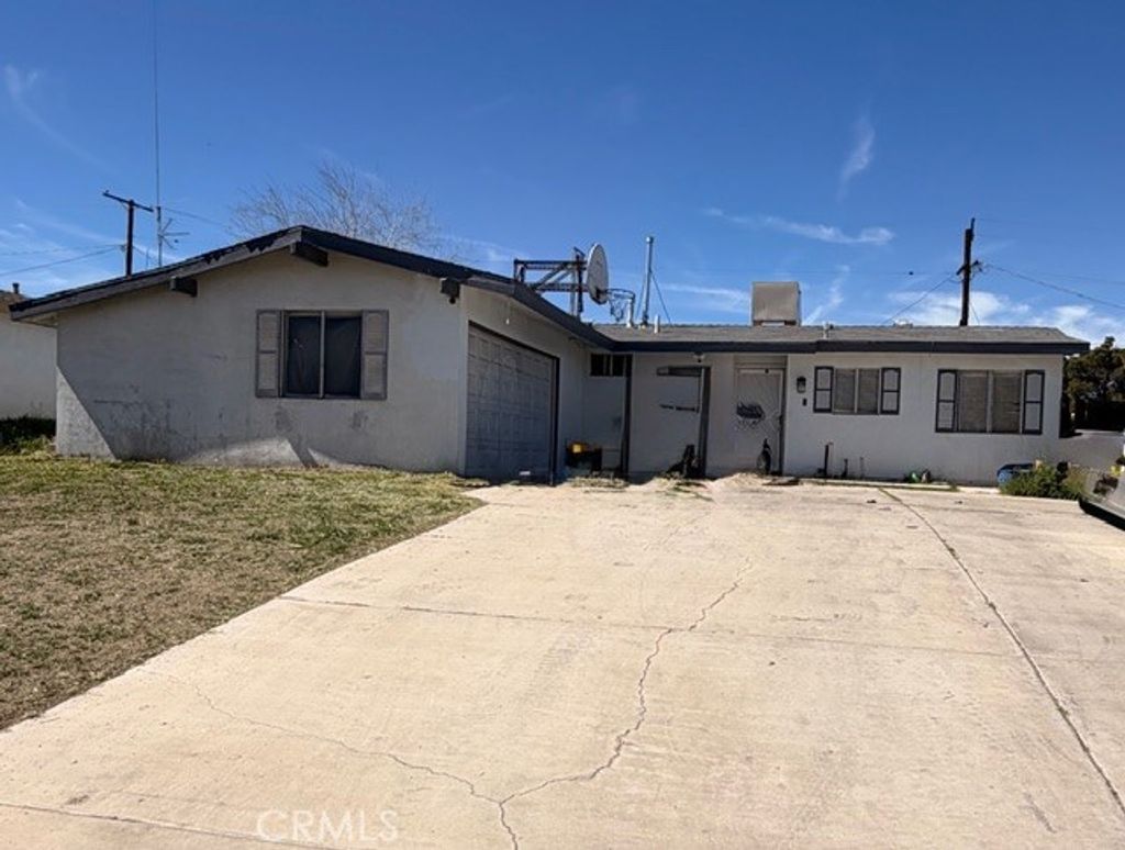 Photo of 14378 Mojave Dr, Victorville, CA 92395 (MLS # TR26058650)