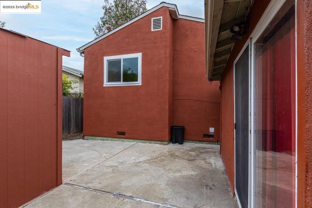 EAST OAKLAND - Residential