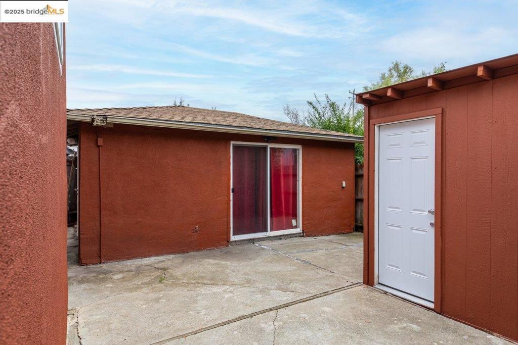EAST OAKLAND - Residential