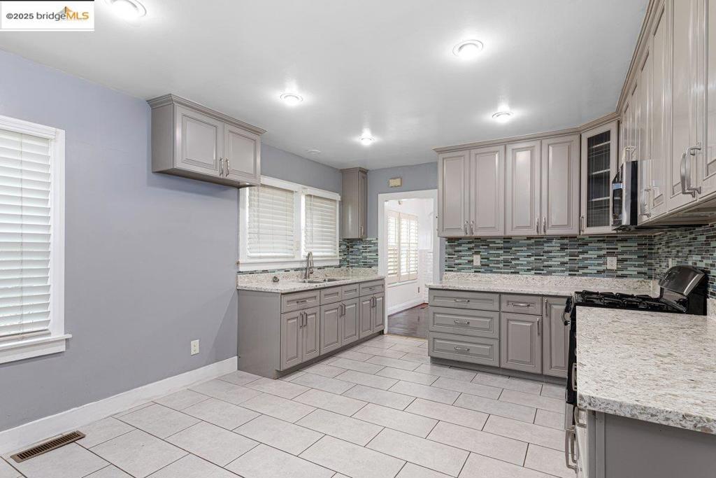 EAST OAKLAND - Residential