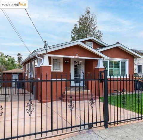 Photo of 8039 Idlewood St St, Oakland, CA 94605 (MLS # 41115218)