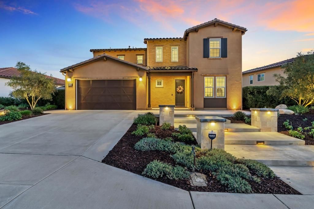 Photo of 1128 Witherby Ln Ln, Escondido, CA 92026 (MLS # 260001621SD)