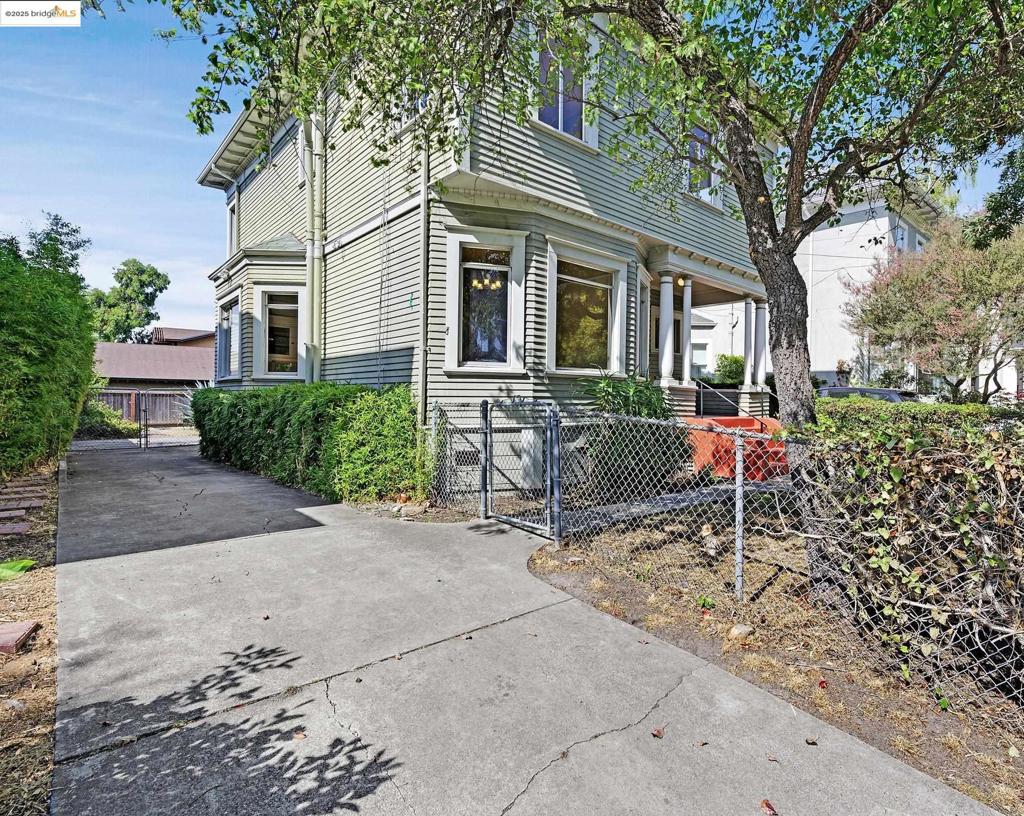 BERKELEY BOWL - Residential