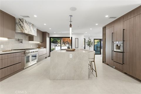 Photo of 2638 Zorada Drive, Los Angeles, CA 90046 (MLS # SR26012608)