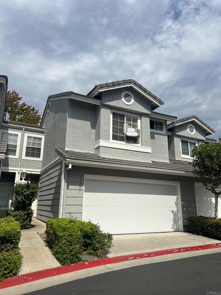 Beautiful Pacifica 3bd/2.5 baths Carmel Valley condo. Cathedral ceilings, hardwood flooring, sparkling kitchen with fridge & dishwasher. Full-capacity washer/dryer. Brand new carpeting, fresh paint. Sunny master bedroom with walk-in closet and dual master bath sinks. All upstairs bedrooms are clean and bright. Attached 2-car garage and private backyard patio. Great local schools (Carmel Valley Middle, Torrey Pines HS). Only minutes from I-5 off of Del Mar Heights. Community pool/spa and tennis courts. Sorry, no pets or smoking allowed on premises.