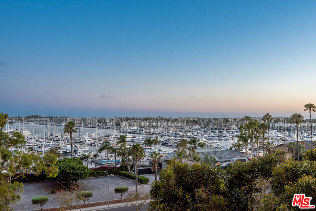 13700 Marina Pointe Drive 605