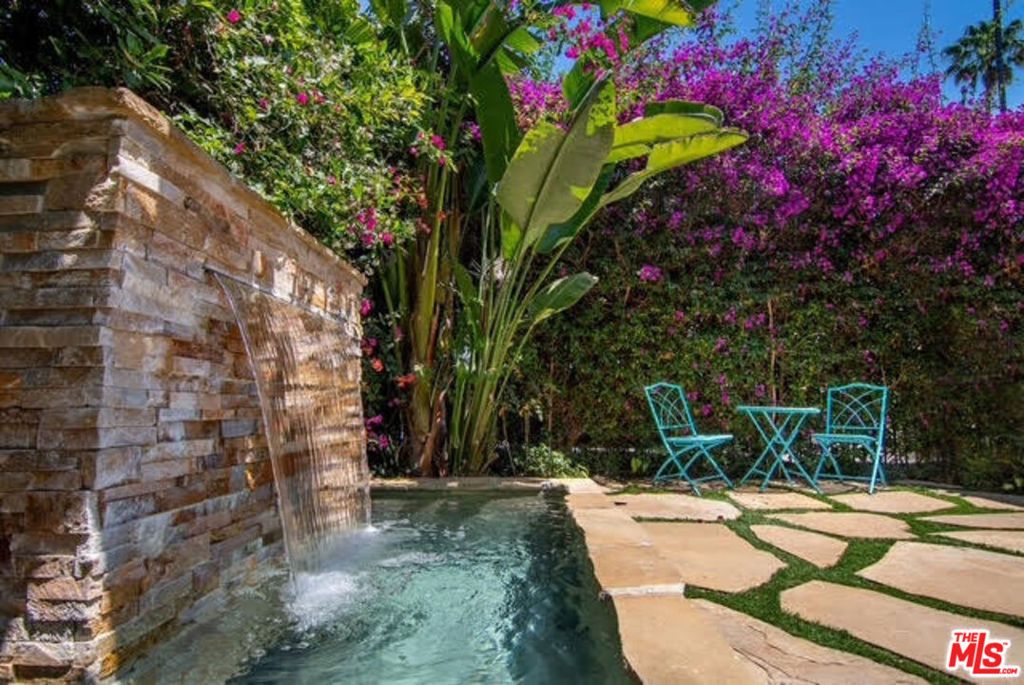 Photo of 1518 N Stanley Avenue, Los Angeles, CA 90046 (MLS # 25590337)