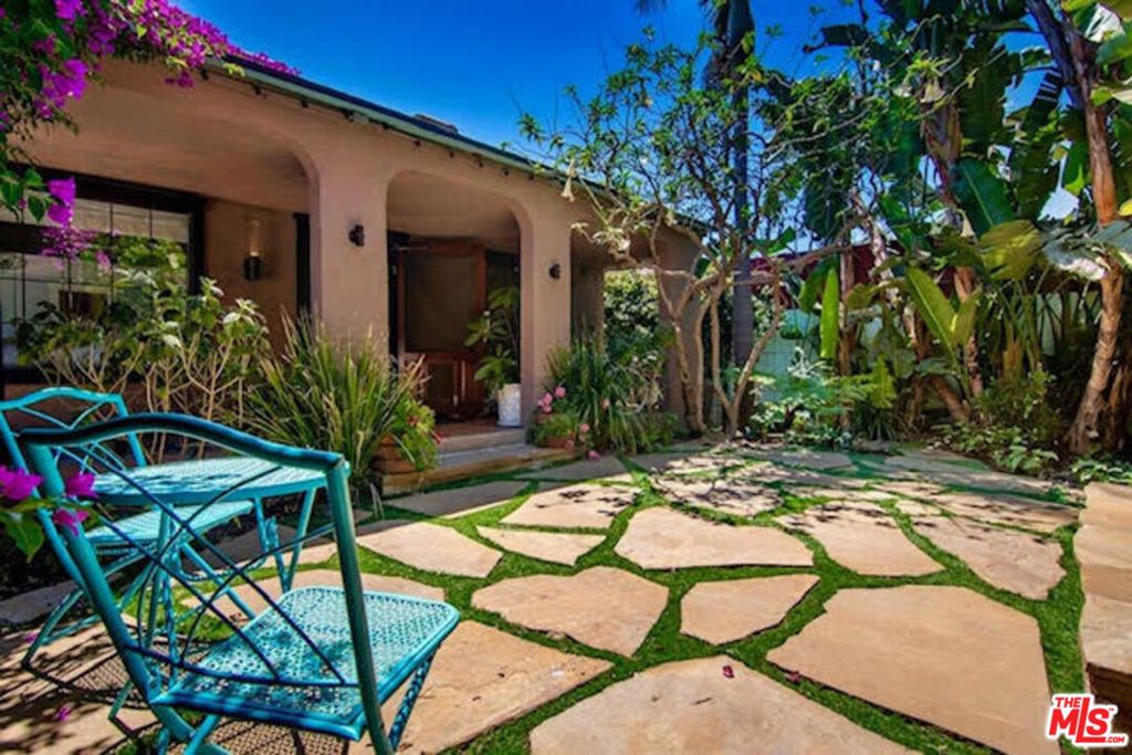 Photo of 1518 N Stanley Avenue, Los Angeles, CA 90046 (MLS # 25590337)
