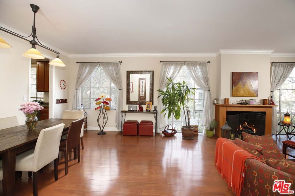 Photo of 100 S Wetherly Drive #4, Los Angeles, CA 90048 (MLS # 25597215)