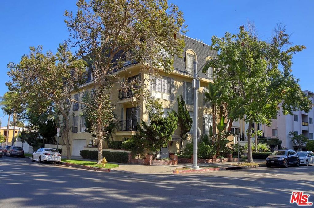 Photo of 100 S Wetherly Drive #4, Los Angeles, CA 90048 (MLS # 25597215)