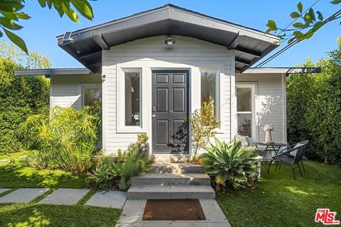 Photo of 2012 Linden Avenue, Venice, CA 90291 (MLS # 26635111)