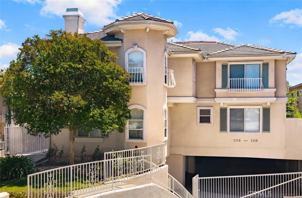 1116 W Huntington Dr D