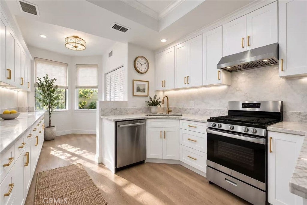 1116 W Huntington Dr DR