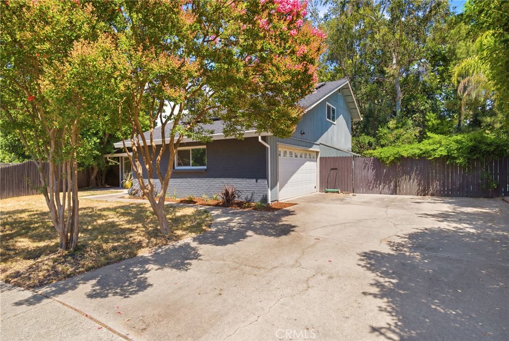 8 Creekwood Court
