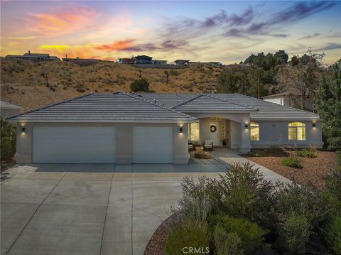 Photo of 17542 Buckthorn AVE, Hesperia, CA 92345 (MLS # HD26131304)