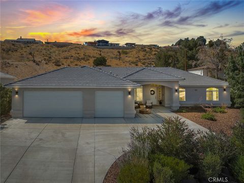 Photo of 17542 Buckthorn AVE, Hesperia, CA 92345 (MLS # HD26131304)