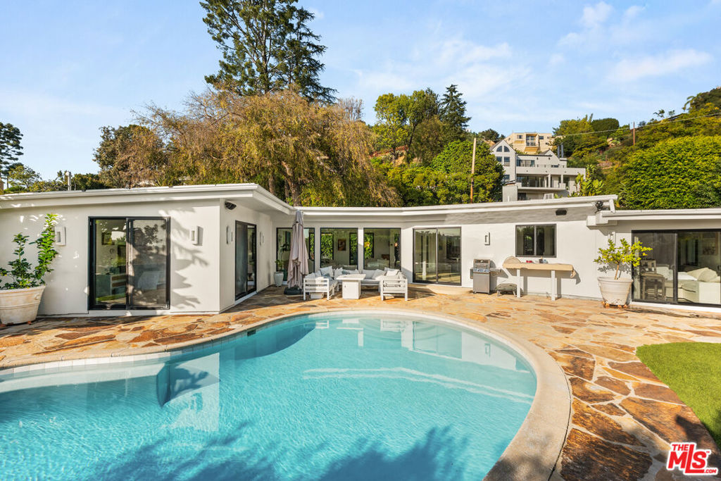 2767 La Cuesta Drive