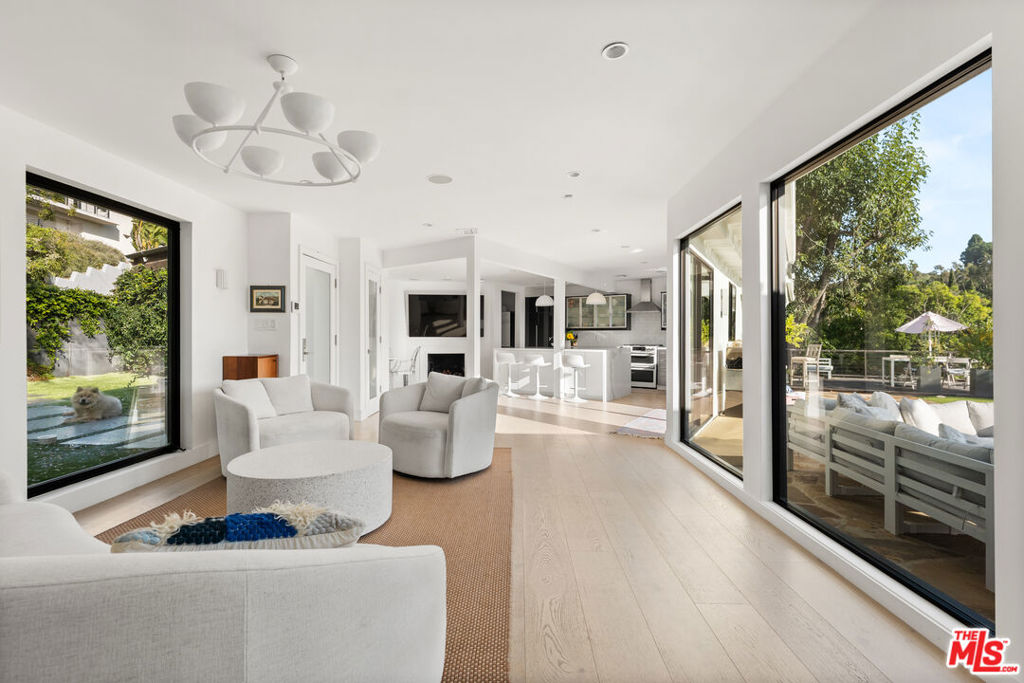 2767 La Cuesta Drive