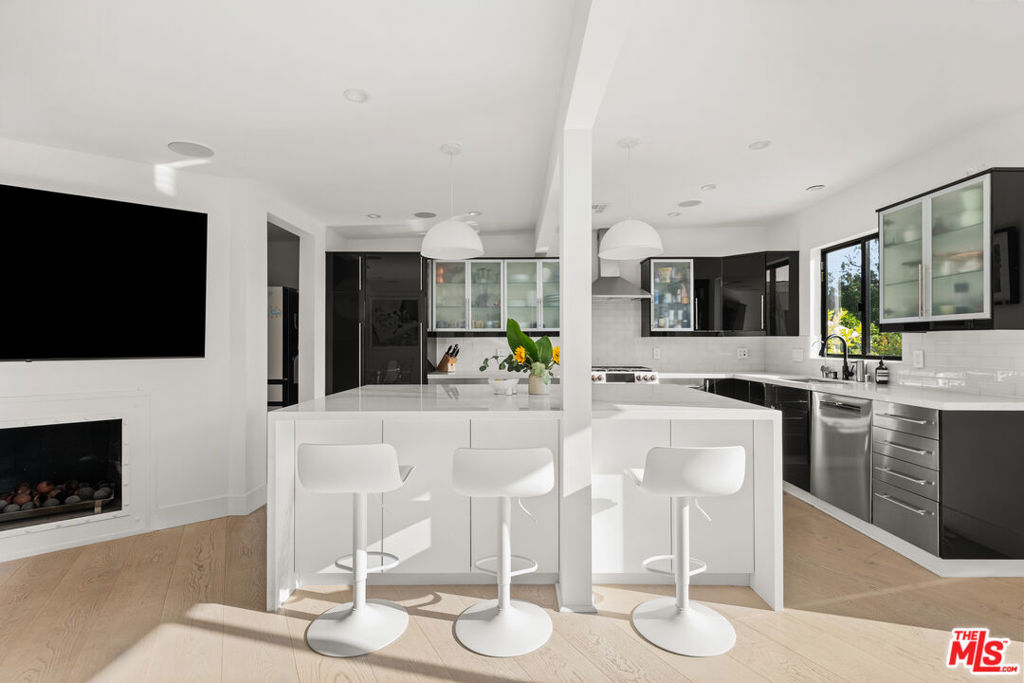 2767 La Cuesta Drive