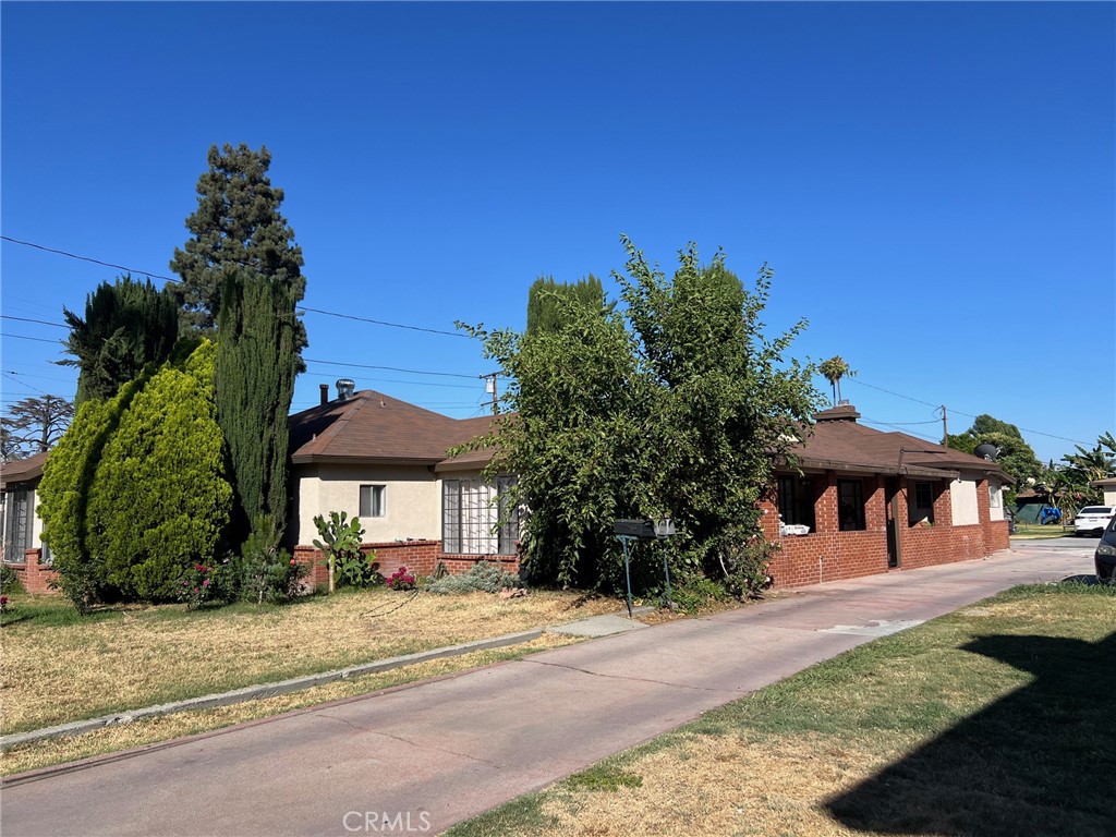 Welcome to 2908–2912 Cogswell Ave — three charming triplex units located in the heart of El Monte, a highly desirable area.
The front home, #2908, features 4 bedrooms and 1 bathroom with approximately 1,304 sq ft of living space. It includes a spacious tile-floored living room with a fireplace, a bright kitchen, a formal dining room with direct access to a side yard view, and a den currently used as a storage room. Enjoy your own private large front yard, a detached 2-car garage, plus 2 additional open parking spaces.
The rear homes, #2910 and #2912, are side-by-side units. Each offers 1 bedroom and 1 bathroom and is approximately 862 sq ft. Both units feature an open floor plan with a spacious living room and a bright kitchen with dining area. Each unit also includes 2 open parking spaces.
Situated on a rare and expansive lot of 21,887 sq ft, this property offers the potential for ADU additions (Buyer and buyer’s agent to verify).
This is a great investment opportunity—live in one unit and rent out the others!