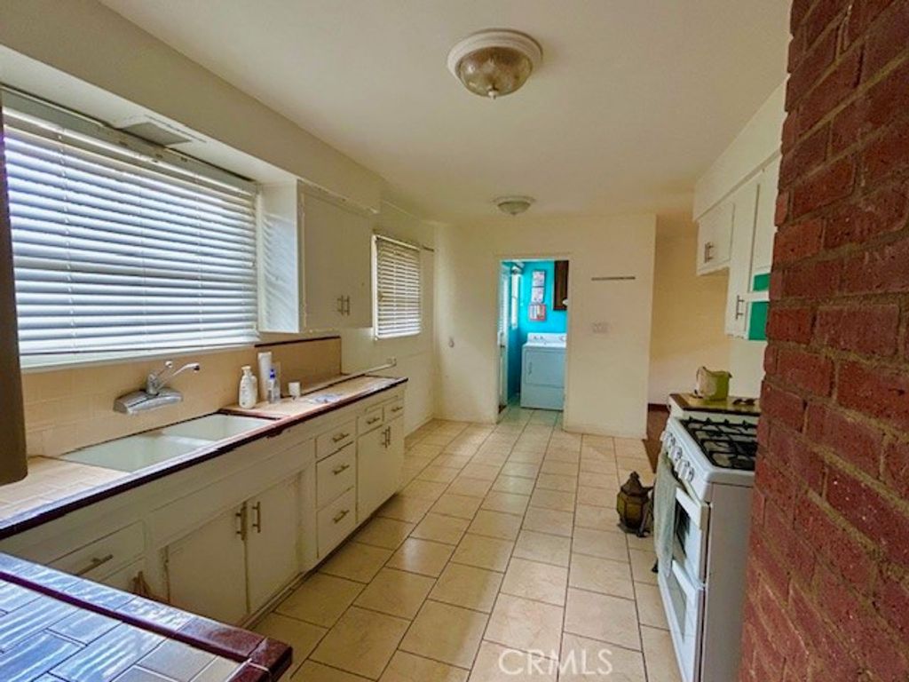 Photo of 5801 Bevis Avenue, Van Nuys, CA 91411 (MLS # SB25220091)