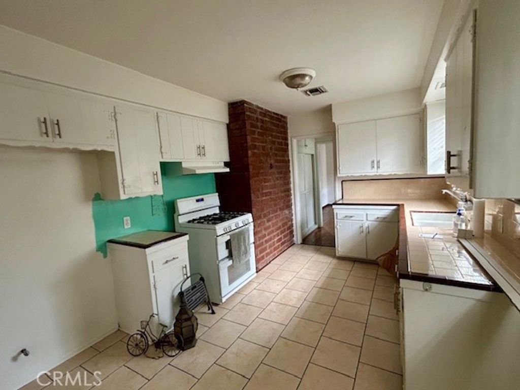 Photo of 5801 Bevis Avenue, Van Nuys, CA 91411 (MLS # SB25220091)