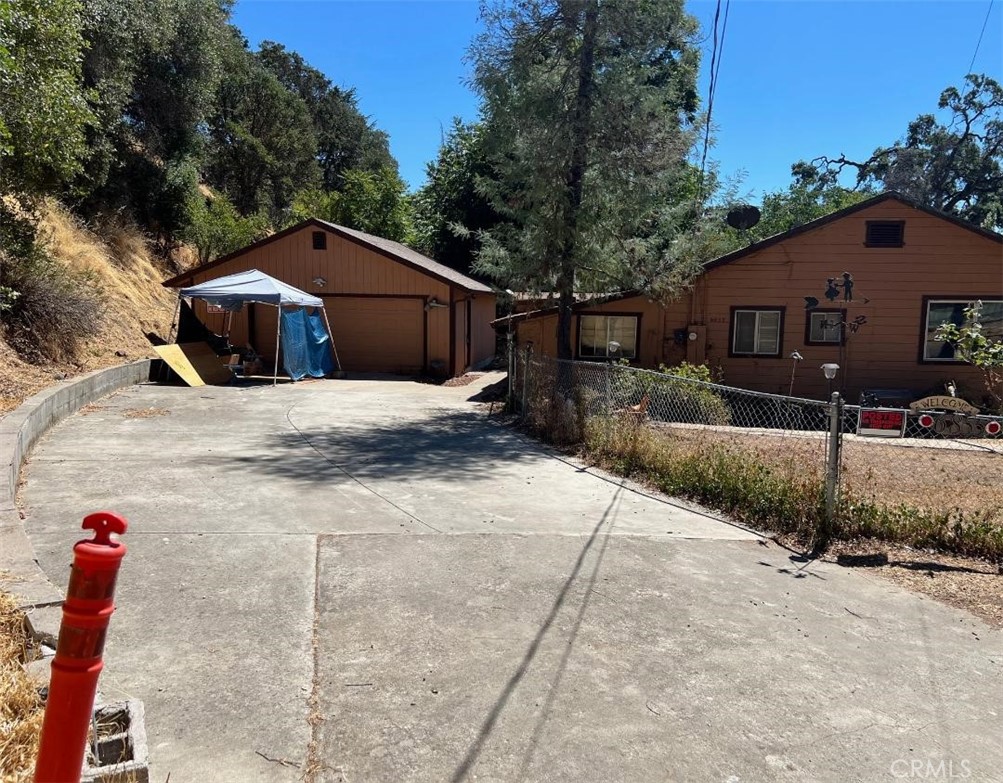 THIS IS A GORGEOUS PIECE OF PROPERTY WITH A TWO CAR GARAGE AND A HOME THAT NEEDS A LOT OF WORK.PROPERTY IS 27,007 SQUARE FEET.
THIS COULD BE YOUR DREAM HOME.GREAT LOCATION.CLOSE TO LAKE AND PARKS.
