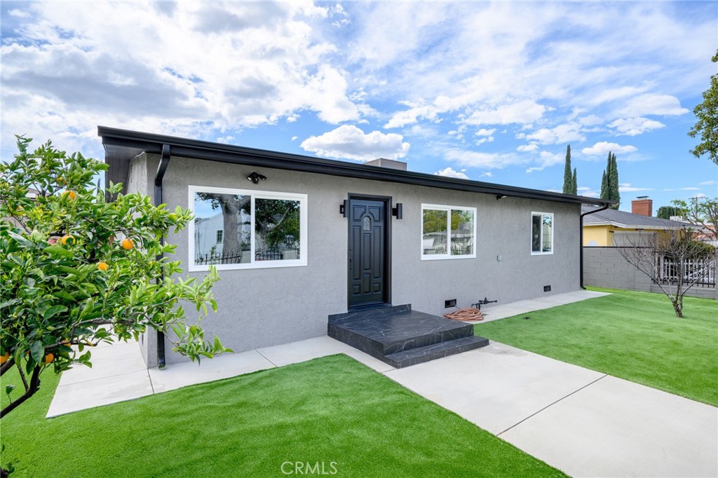 Recently remodeled main house * 3 bedrooms/ 1 bathroom * 1,000 square feet * Washer/dryer in unit * Fridge, microwave * Gated * Central A/C * Front Patio * Completely upgraded * Street parking * Gardener provided by homeowner * comes with a full sofa set in living room
