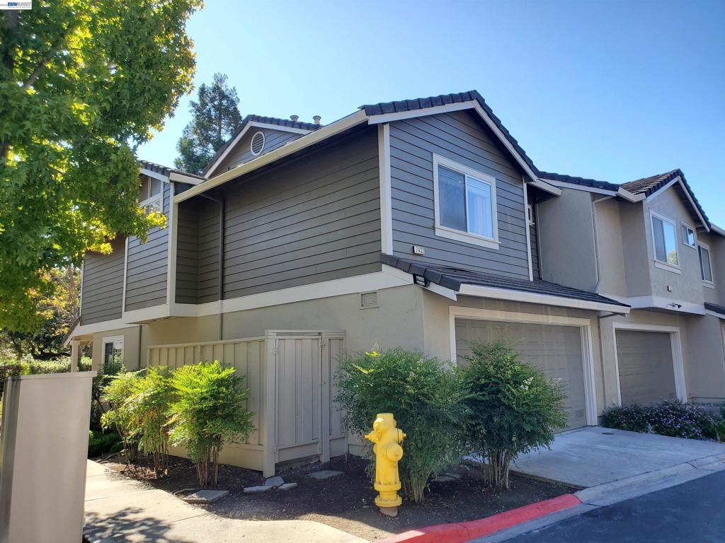 7432 Oxford Cir