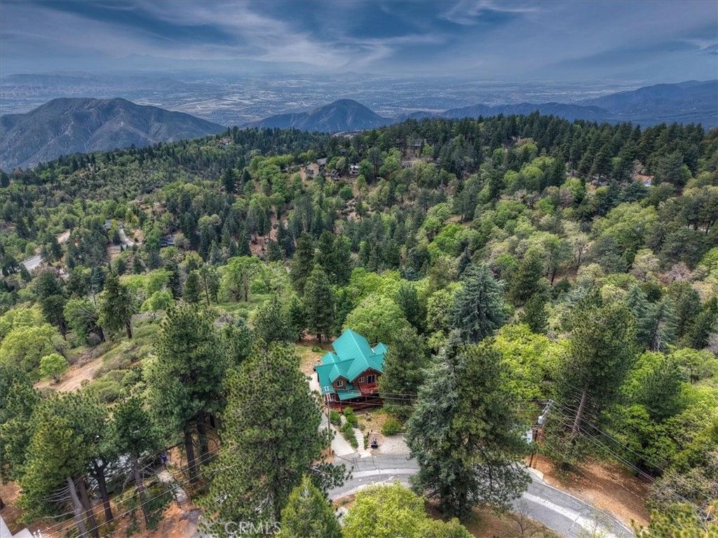 Photo of 2489 Spring Oak Dr, Running Springs, CA 92382 (MLS # IG26083837)