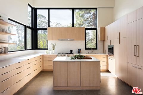 Photo of 6565 Dume Drive, Malibu, CA 90265 (MLS # 26836017)