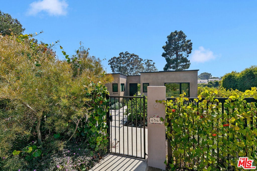 6565 Dume Drive