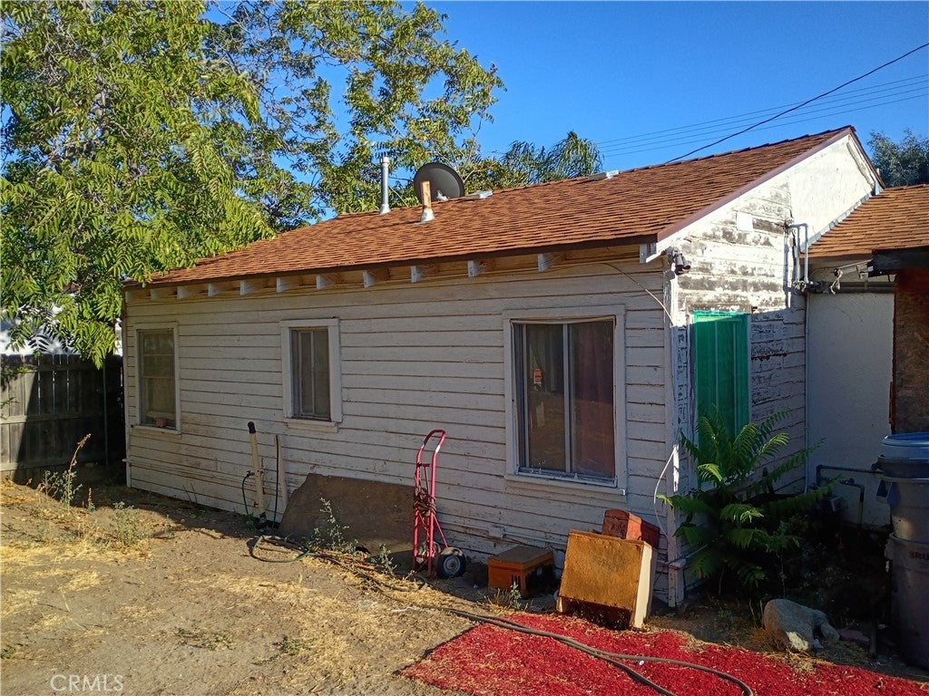 621 E Theodore