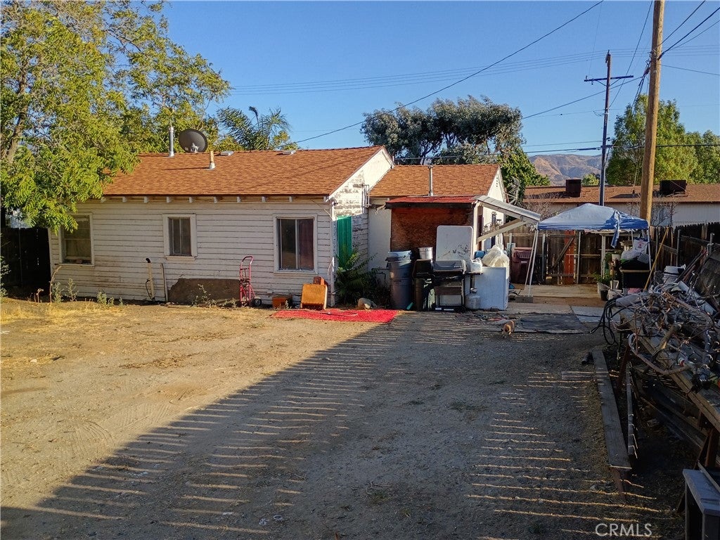 621 E Theodore