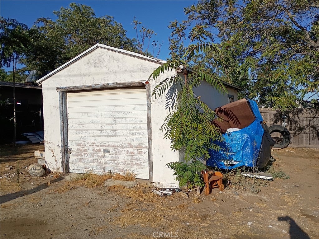 621 E Theodore